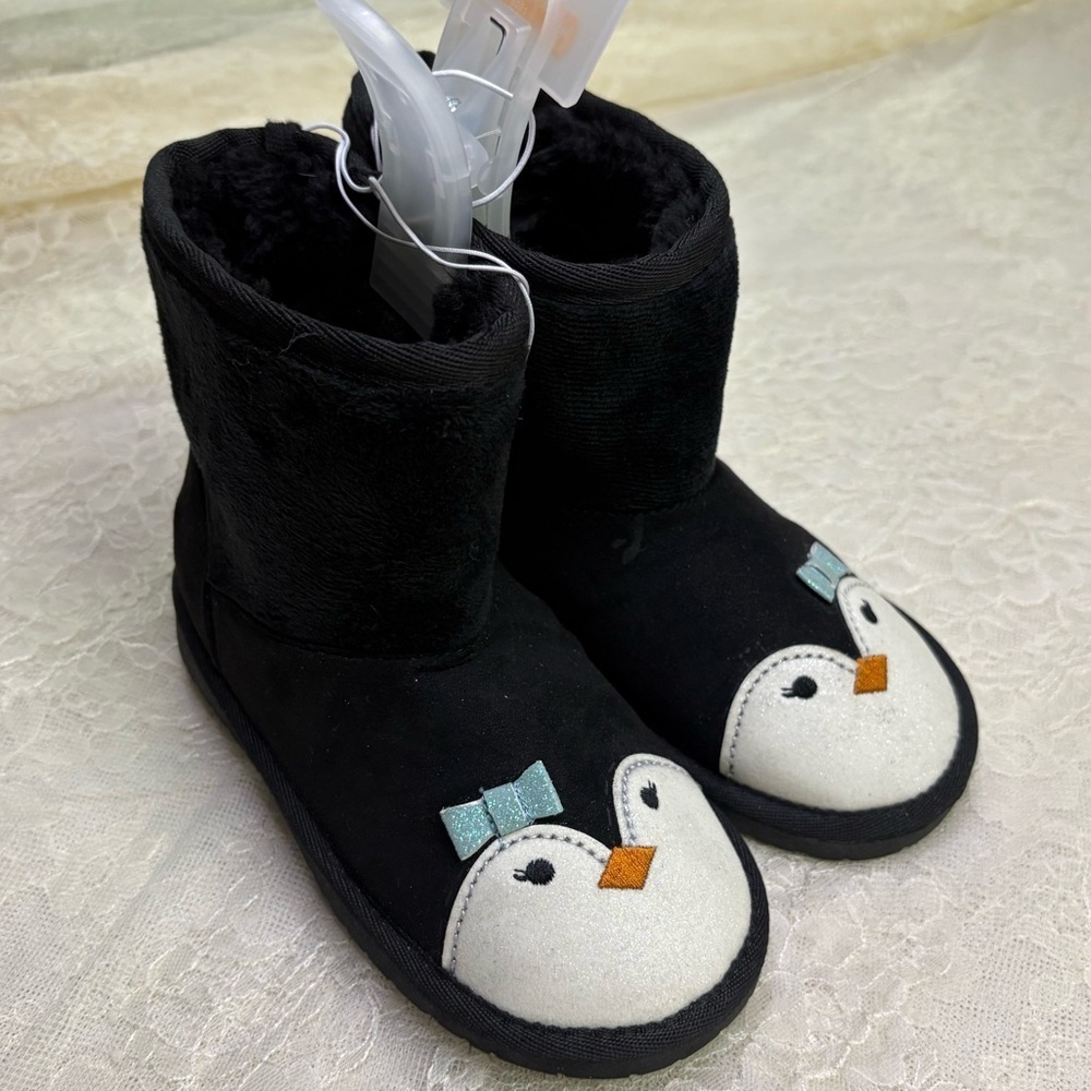 Gymboree Girls 12 NWT Faux Shearling Ugg Style Boots Black Penguin Toe